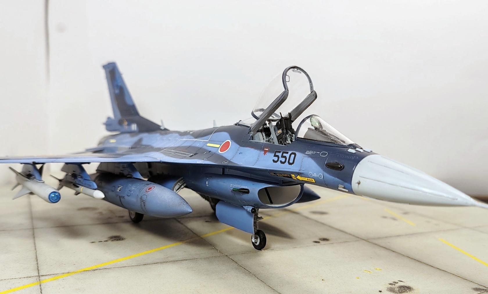 Mitsubishi F-2A © Enrico Bianchi - Click to magnify/shrink Mitsubishi F-2A, Kit Hasegawa, scala 1/48